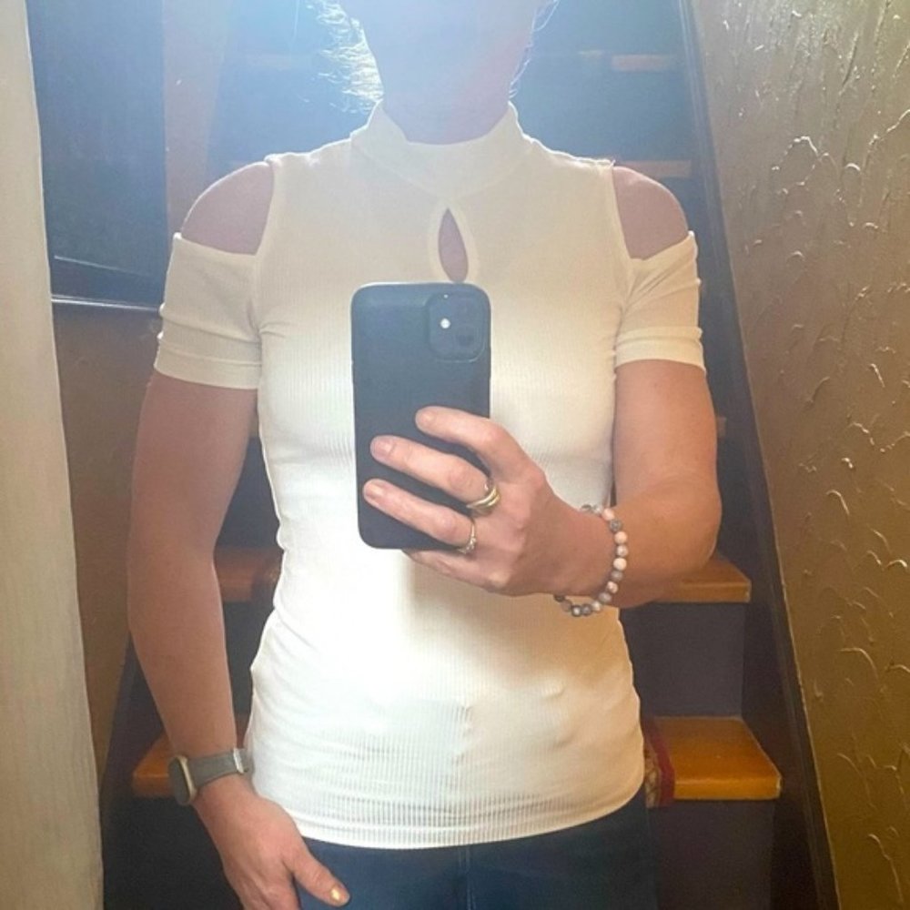 Streetwear society cold shoulder short sleeve top??